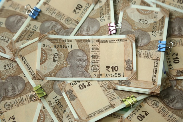 印度卢比兑美元汇率上涨，外资流入推动股市飙升！