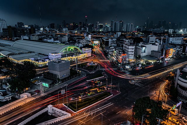 泰国经济2023年面临出口挤压和政治僵局，专家预测未来走势