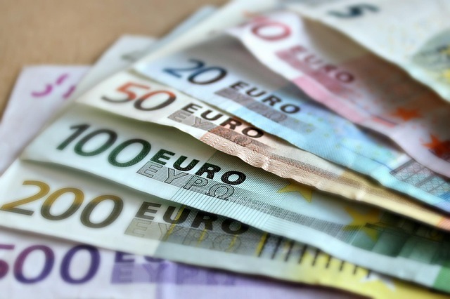 美元持续走软，欧元汇率飙升至15年高点