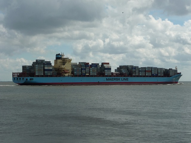 红海袭击引发全球货运危机！马士基、哈帕格·洛伊德船只绕道好望角，海运费飙升！