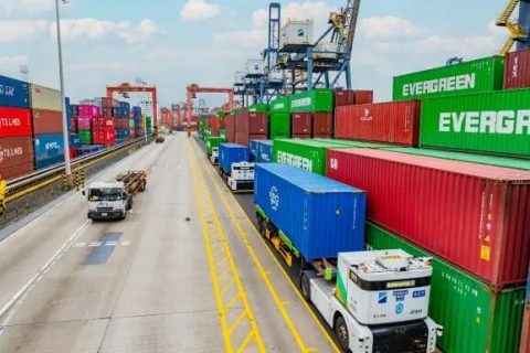 香港港引入首批无人集卡，西井科技闪耀和记港口